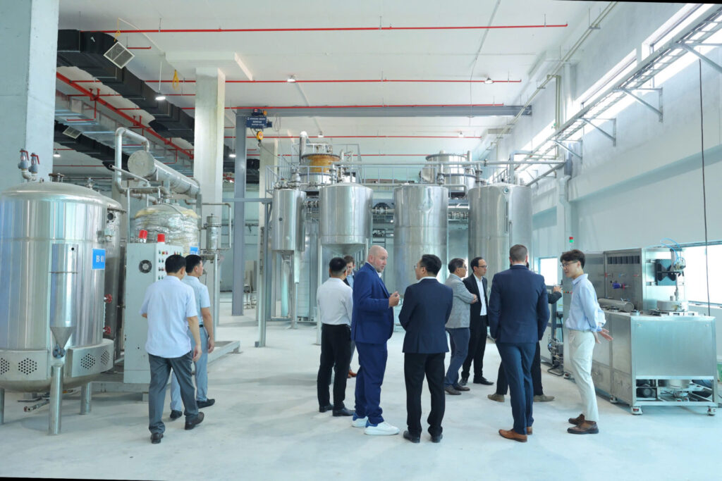 A delegation of foreign guests visits the factory